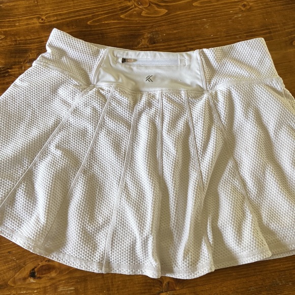 KYODAN Tennis Skirt! Lined and has shorts underneath. Worn, in good condition! - Picture 4 of 7